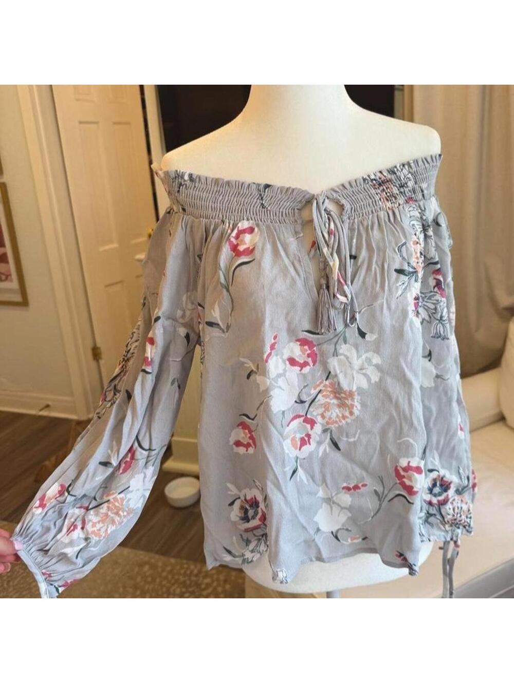 NWT ASTR The Label Gray Floral Off Shoulder Blouse | Tassel Tie | Size Small
